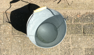 Bucket, made of zinc